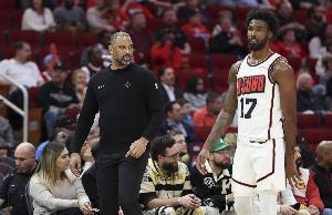 伊森:狄龙告诉我不要纠结某个回合 我喜欢乌度卡严格的执教风格 伊森:狄龙告诉我不要纠结某个回合 我喜欢乌度卡严格的执教风格