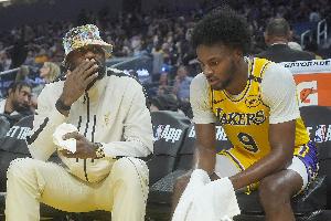 夸梅:布朗尼在主场打球时就像只被车灯照到的鹿一样不知所措 夸梅:布朗尼在主场打球时就像只被车灯照到的鹿一样不知所措