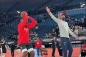 害搁那……锡安赛前专心练起中距离 手感很丝滑 害搁那……锡安赛前专心练起中距离 手感很丝滑