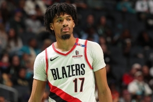 夏普:休赛期主要精力放在提升三分球稳定性上 身体状态没大变化 夏普:休赛期主要精力放在提升三分球稳定性上 身体状态没大变化