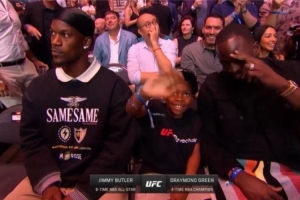 巴特勒和追梦现身赌城观战UFC!现场介绍:6届全明星&4届总冠军 巴特勒和追梦现身赌城观战UFC!现场介绍:6届全明星&4届总冠军