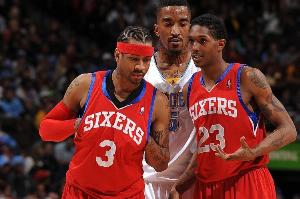 路威:艾弗森在客场的待遇绝对独一无二&堪比乔丹 就像个摇滚巨星 路威:艾弗森在客场的待遇绝对独一无二&堪比乔丹 就像个摇滚巨星