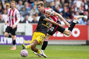 承认误判!邮报:裁判主管韦伯向曼联承认,柯林斯上轮应被罚下 承认误判!邮报:裁判主管韦伯向曼联承认,柯林斯上轮应被罚下