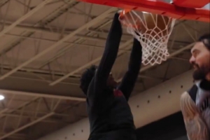 化学反应来了!杜兰特运球突破 隐蔽助攻阿门空切暴扣 化学反应来了!杜兰特运球突破 隐蔽助攻阿门空切暴扣