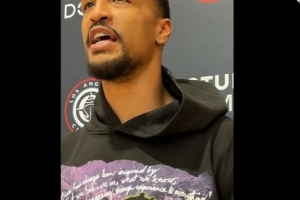 科林斯:德里克-琼斯训练营表现很亮眼 他给我带来了很大惊喜 科林斯:德里克-琼斯训练营表现很亮眼 他给我带来了很大惊喜