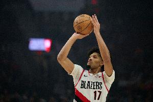 开拓者球迷嘉年华对抗赛黑队43-42白队 杨瀚森队友夏普当选MVP 开拓者球迷嘉年华对抗赛黑队43-42白队 杨瀚森队友夏普当选MVP