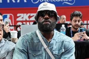 夸梅:詹姆斯和你们不同&其实他买啥都不用花钱 乔丹就是如此 夸梅:詹姆斯和你们不同&其实他买啥都不用花钱 乔丹就是如此