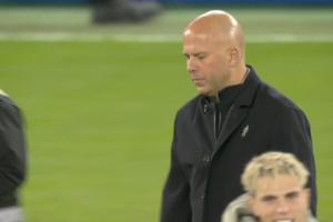 斯洛特换人遭诟病:换上远藤航是最糟糕换人,萨拉赫应该被换下 斯洛特换人遭诟病:换上远藤航是最糟糕换人,萨拉赫应该被换下