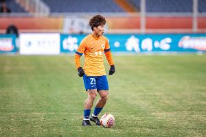 球迷不满谢文能:昨天你踢的太垃圾了,转型干网红去吧 球迷不满谢文能:昨天你踢的太垃圾了,转型干网红去吧