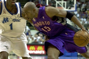 大将军:卡特的运动能力太强 他的很多动作大部分NBA球员都做不到 大将军:卡特的运动能力太强 他的很多动作大部分NBA球员都做不到