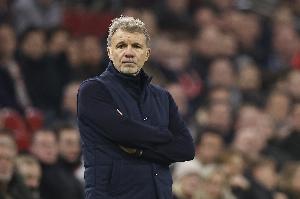 两名记者在都灵赛后新闻发布会上激烈争吵,巴罗尼教练愤然离场 两名记者在都灵赛后新闻发布会上激烈争吵,巴罗尼教练愤然离场