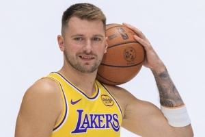 湖人前瞻球队篇:围绕东契奇修补阵容 向后詹姆斯时代平稳过渡 湖人前瞻球队篇:围绕东契奇修补阵容 向后詹姆斯时代平稳过渡