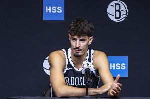 略显稚嫩!萨拉夫半场10分钟5犯 3中1仅拿2分3助 略显稚嫩!萨拉夫半场10分钟5犯 3中1仅拿2分3助