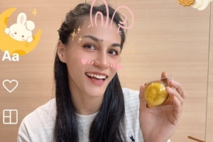 迪拉娜晒照:须臾之间 又是一年 月亮慢慢变圆 事事慢慢如愿🏮 迪拉娜晒照:须臾之间 又是一年 月亮慢慢变圆 事事慢慢如愿🏮