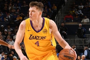 迷糊!克内克特11中3得12分6板3助 两场季前赛合计21中5 迷糊!克内克特11中3得12分6板3助 两场季前赛合计21中5