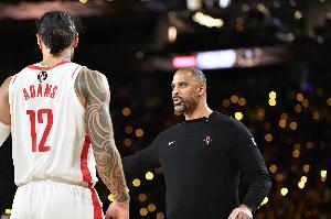 乌度卡:伊森&亚当斯首场季前赛会出战老鹰 第二场对爵士时轮休 乌度卡:伊森&亚当斯首场季前赛会出战老鹰 第二场对爵士时轮休