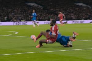 前裁判:伊萨克对詹姆斯犯规在先 索博接触不足以让加纳乔弹射出去 前裁判:伊萨克对詹姆斯犯规在先 索博接触不足以让加纳乔弹射出去