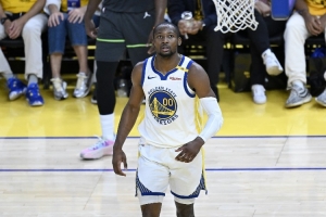 眼前一亮!库明加屡送妙传秀才华 3中2拿到5分6板4助1帽正负值+7 眼前一亮!库明加屡送妙传秀才华 3中2拿到5分6板4助1帽正负值+7