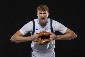 独行侠VS雷霆首发:弗拉格&浓眉&克莱&拉塞尔&莱夫利登场 SGA缺阵 独行侠VS雷霆首发:弗拉格&浓眉&克莱&拉塞尔&莱夫利登场 SGA缺阵