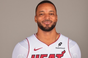 21.8分!鲍威尔:大家想看到我重现上赛季数据 但全队融入更重要 21.8分!鲍威尔:大家想看到我重现上赛季数据 但全队融入更重要