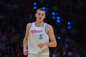 斯波:希望看到约维奇更早地传球 也想他带着侵略性冲击禁区 斯波:希望看到约维奇更早地传球 也想他带着侵略性冲击禁区