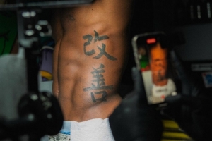 改善!步行者球员内史密斯新增两个汉字纹身! 改善!步行者球员内史密斯新增两个汉字纹身!