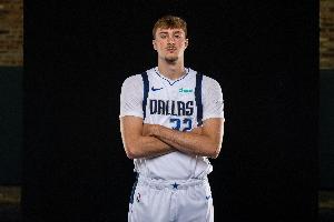 浓眉:弗拉格对比赛的理解远超他的年龄 他能从一号位防到五号位 浓眉:弗拉格对比赛的理解远超他的年龄 他能从一号位防到五号位