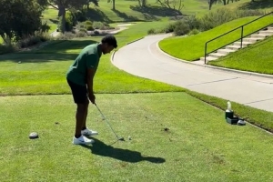 詹姆斯晒与布朗尼打高尔夫:他想这样度过自己的21岁生日 詹姆斯晒与布朗尼打高尔夫:他想这样度过自己的21岁生日