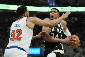 Shams:这是字母哥首次休赛期寻求外部选择 促成了尼克斯雄鹿谈判 Shams:这是字母哥首次休赛期寻求外部选择 促成了尼克斯雄鹿谈判