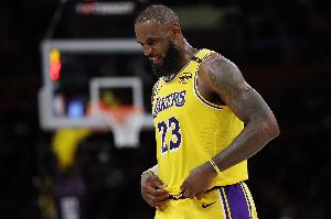 热度很高!“詹姆斯将宣布重大决策”词条登上微博热搜榜单第4 热度很高!“詹姆斯将宣布重大决策”词条登上微博热搜榜单第4