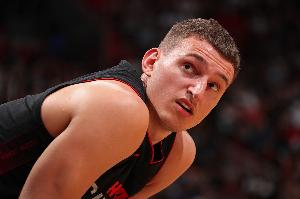 鲍威尔:约维奇会迎来一个精彩的赛季 他未来会非常出色 鲍威尔:约维奇会迎来一个精彩的赛季 他未来会非常出色