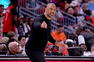 乌度卡:我们的进攻表现还可以 正尝试加入更多跑动和战术变化 乌度卡:我们的进攻表现还可以 正尝试加入更多跑动和战术变化