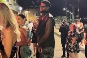 夸梅:很多球星休赛期和说唱歌手聚会&混夜店 所以科比值得尊重 夸梅:很多球星休赛期和说唱歌手聚会&混夜店 所以科比值得尊重