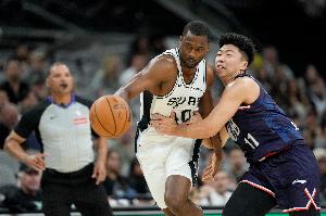 打得可以!刘颜诚5中2拿到5分3板1助 打得可以!刘颜诚5中2拿到5分3板1助