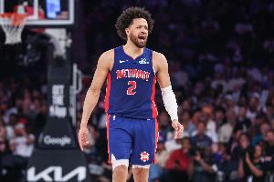 高效全能!康宁汉姆11中8拿下20分3板4助2断 高效全能!康宁汉姆11中8拿下20分3板4助2断