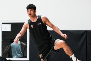 敢打敢拼!陈国豪面对马刺6中3砍下13分 3前场板&罚球7中6 敢打敢拼!陈国豪面对马刺6中3砍下13分 3前场板&罚球7中6