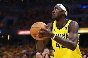 攻防依旧全面!西亚卡姆9中5&三分5中3拿到14分 另有3板3助2断 攻防依旧全面!西亚卡姆9中5&三分5中3拿到14分 另有3板3助2断