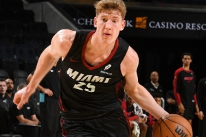 串联亮眼！热火20号秀亚库乔尼斯送10助 另外拿到8分2断1帽