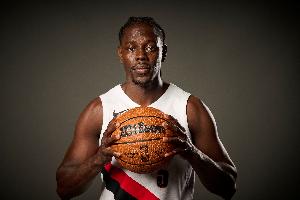 串联球队!朱-霍勒迪半场送出7助&另拿到4分3板 正负值+17! 串联球队!朱-霍勒迪半场送出7助&另拿到4分3板 正负值+17!