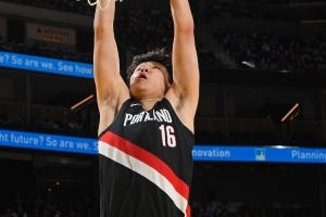 媒体人:杨瀚森打21分钟已算深受器重 他需从打防守和无球做起 媒体人:杨瀚森打21分钟已算深受器重 他需从打防守和无球做起