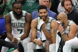 塔图姆:球员间必须相互依赖 没有谁可以靠他自己一个人就成功 塔图姆:球员间必须相互依赖 没有谁可以靠他自己一个人就成功