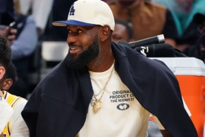 A-史密斯怒喷老詹:烂片不拍续集 历史第二人为何靠噱头博关注? A-史密斯怒喷老詹:烂片不拍续集 历史第二人为何靠噱头博关注?