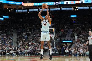 稳定发挥!瓦塞尔半场8中3拿到8分6篮板2助攻 正负值+9 稳定发挥!瓦塞尔半场8中3拿到8分6篮板2助攻 正负值+9