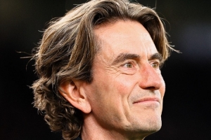 热刺祝主帅弗兰克52岁生日快乐,带队战绩6胜3平2负+近7场不败 热刺祝主帅弗兰克52岁生日快乐,带队战绩6胜3平2负+近7场不败