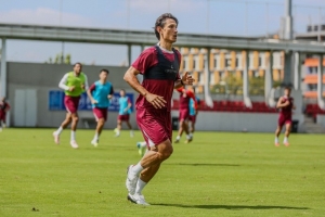 上海海港一线提前集结,正式投入备战训练当中,连中秋节也未停歇 上海海港一线提前集结,正式投入备战训练当中,连中秋节也未停歇