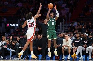 加里-哈里斯:字母会吸引大量防守注意力 作为后卫要把空位投进 加里-哈里斯:字母会吸引大量防守注意力 作为后卫要把空位投进