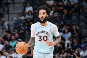 三分很准但犯规也很多!尚帕尼半场三分4中4拿12分 有4次犯规 三分很准但犯规也很多!尚帕尼半场三分4中4拿12分 有4次犯规