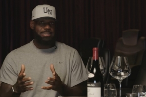 詹姆斯：现代篮球回合数、空间拉扯都远超过去 对身体的损耗更大