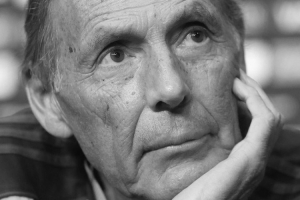 拜仁悼念博卡青年主帅:他深刻影响了阿根廷足球,致以深切哀悼 拜仁悼念博卡青年主帅:他深刻影响了阿根廷足球,致以深切哀悼