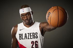 青岛还不领走?里斯替补2分半完美拿5分 正负值+11! 青岛还不领走?里斯替补2分半完美拿5分 正负值+11!